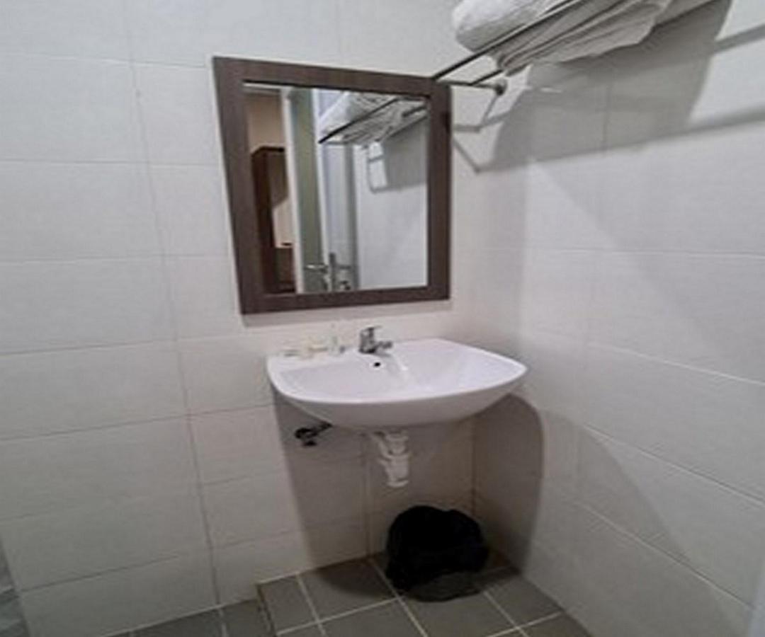 Gaia Asri Hotel Pamanukan Hilir Exterior foto