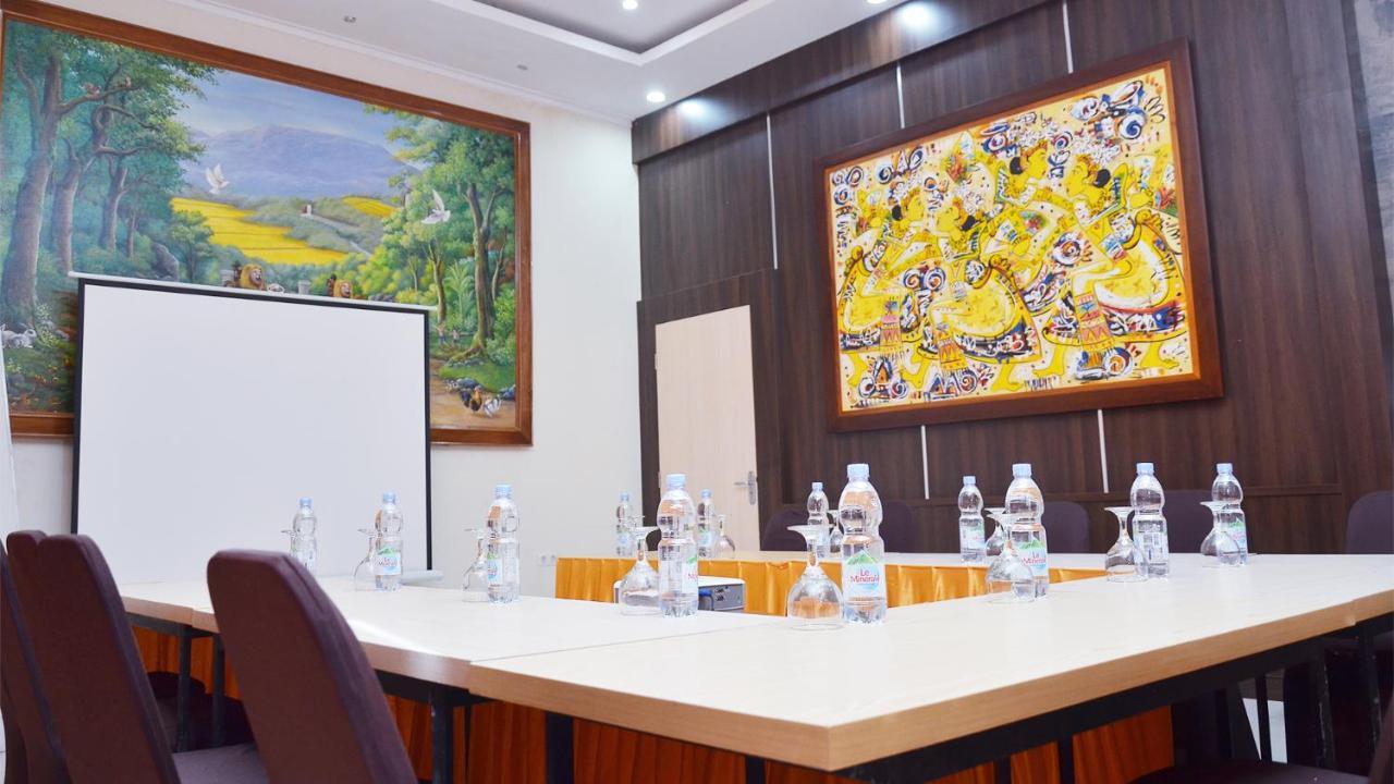 Gaia Asri Hotel Pamanukan Hilir Exterior foto