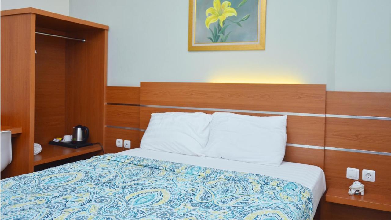 Gaia Asri Hotel Pamanukan Hilir Exterior foto